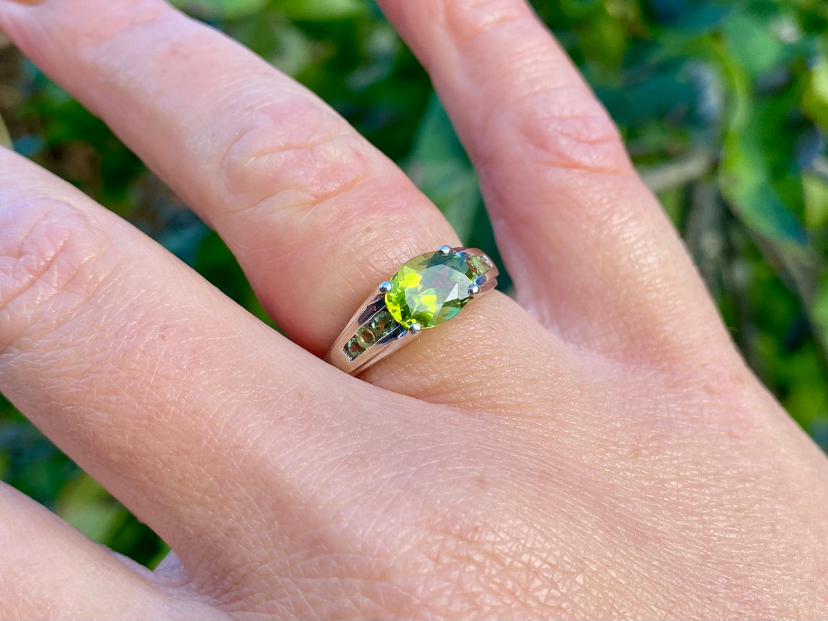 9ct Gold Peridot Ring