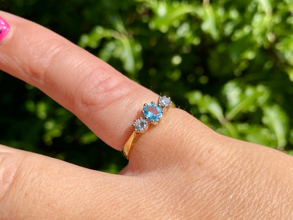 Vintage 18ct Gold Aquamarine Diamond Ring