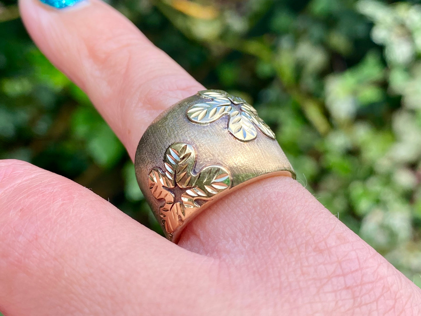 9ct Gold Wide Floral Ring