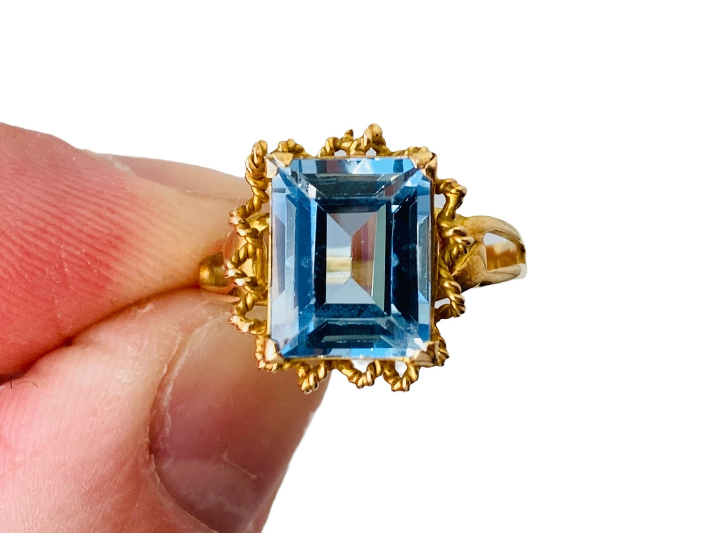Vintage 18ct Gold Aquamarine Ring