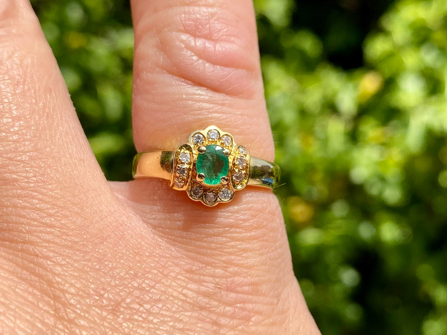 Vintage 18ct Gold Emerald & Diamond Ring
