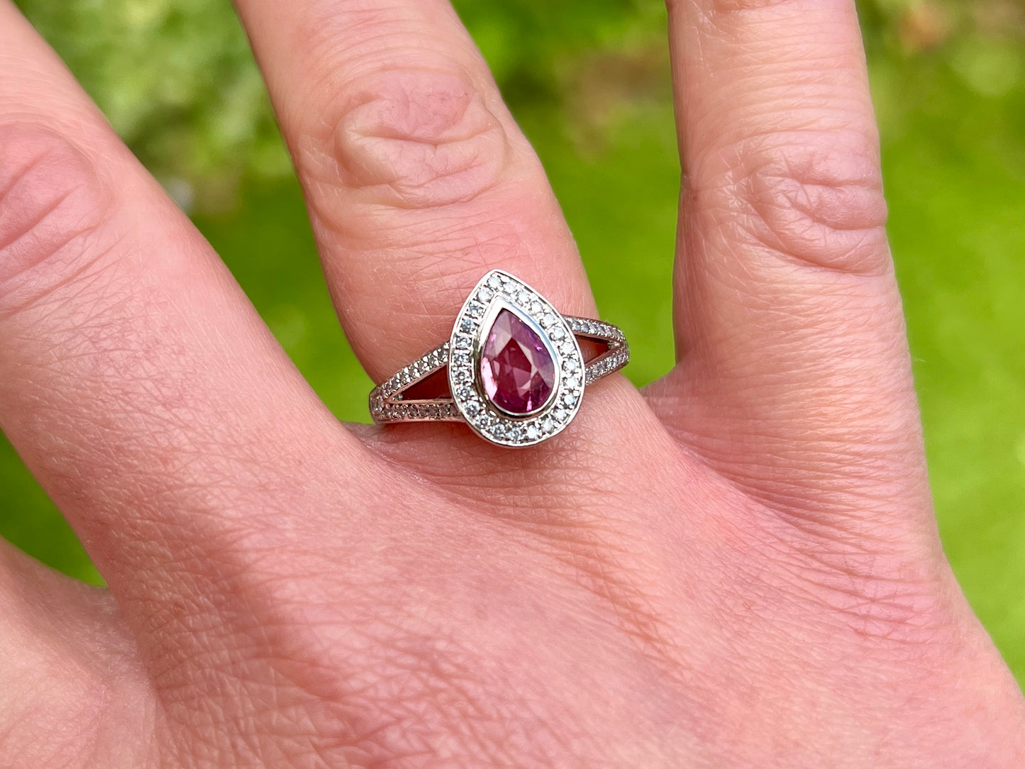 18ct Gold Pink Sapphire & Diamond Ring
