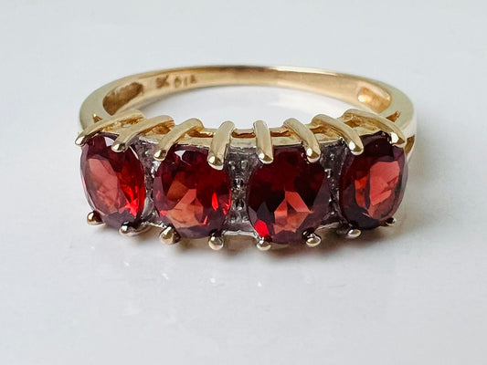 9ct Gold Garnet & Diamond Ring