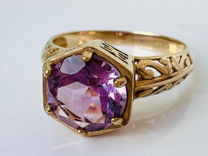 9ct Gold Amethyst Ring