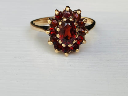 Vintage 9ct Gold Garnet Ring