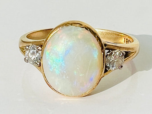 Vintage 18ct Gold Opal & Diamond Ring