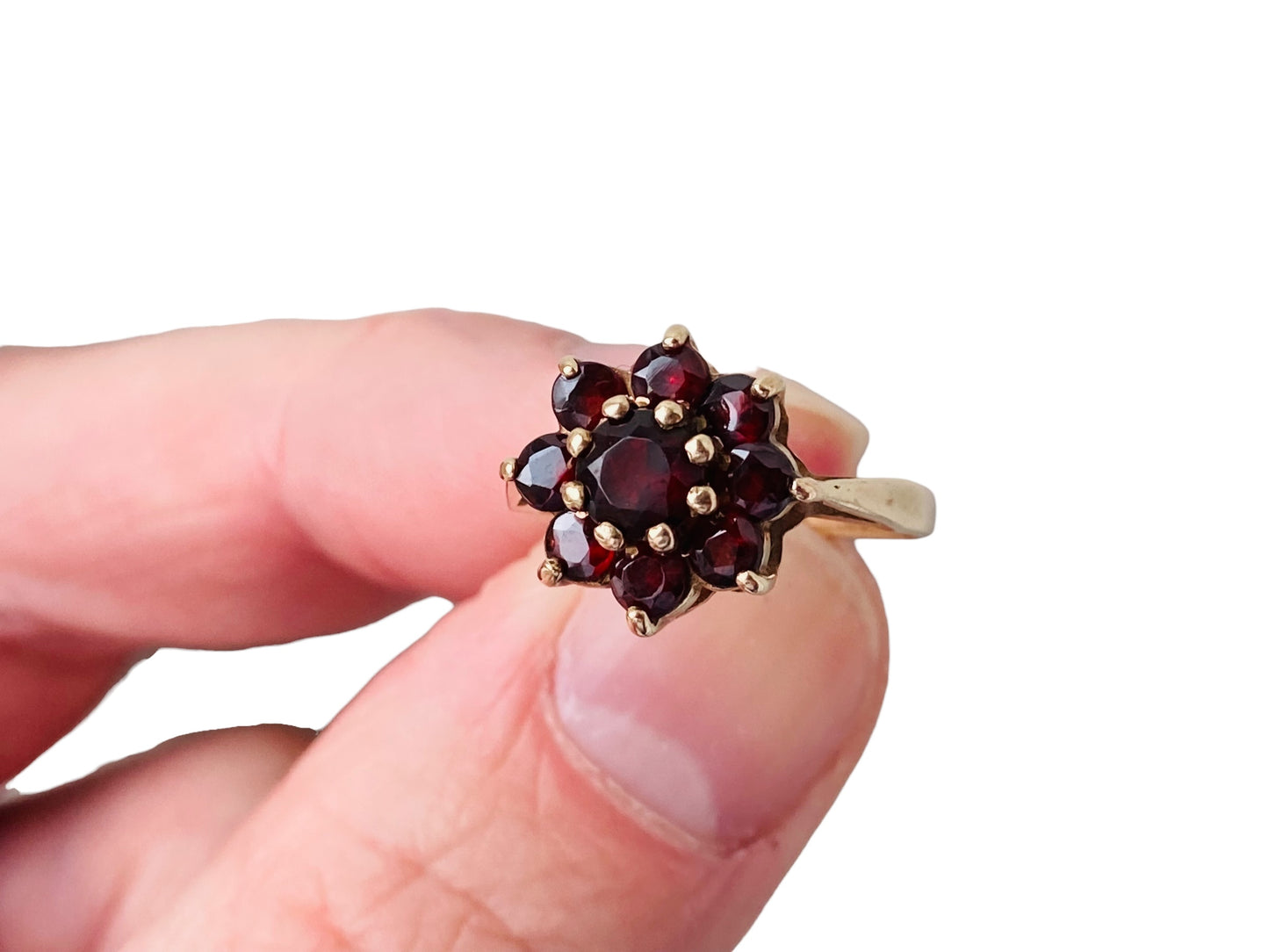 Vintage 9ct Gold Garnet Daisy Ring