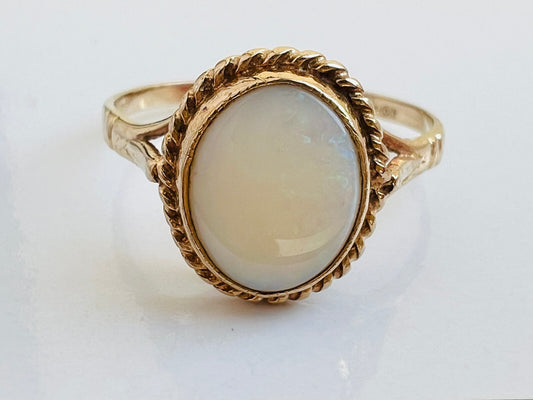 Vintage 9ct Gold Opal Ring