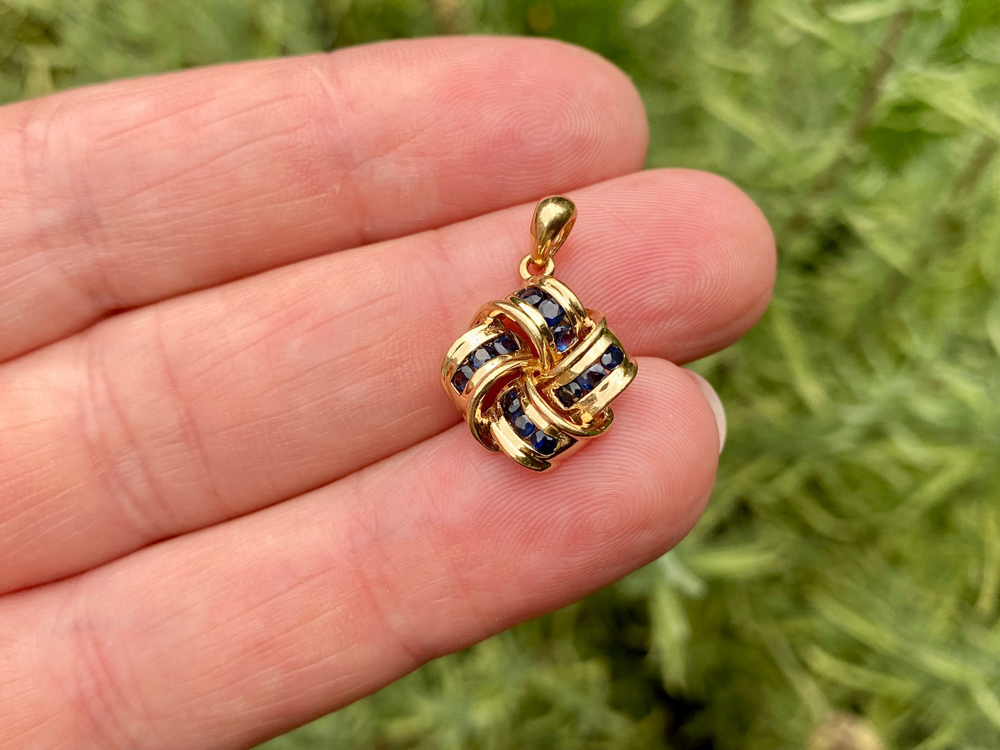 9ct Sapphire Pendant