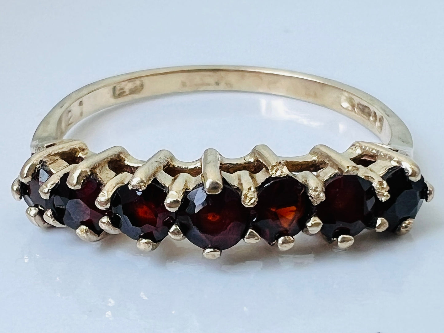 Vintage 9ct Gold Garnet Ring