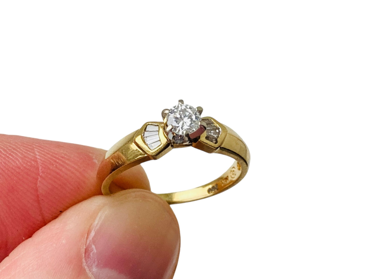 18ct Gold Diamond Ring