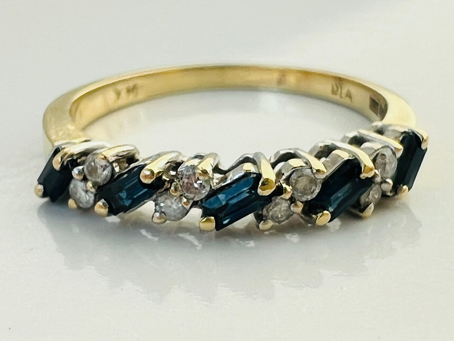 18ct Gold Sapphire & Diamond Ring