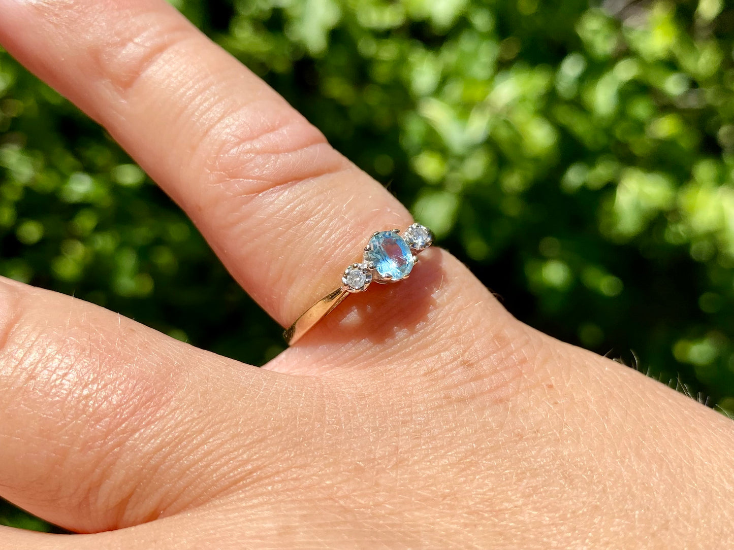 9ct Gold Aquamarine & Diamond Ring