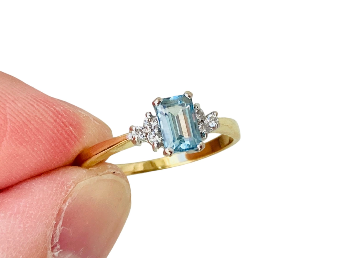 18ct Gold Aquamarine Diamond Ring