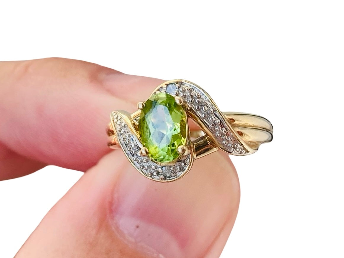9ct Gold Peridot & Diamond Ring