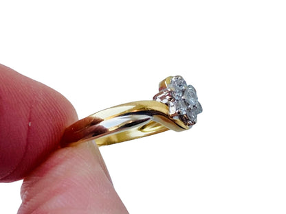 18ct Gold Diamond Daisy Ring