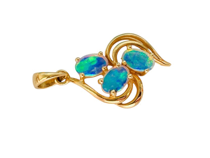 18ct Gold Opal Pendant