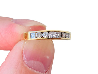 18ct Gold Eight-Stone Diamond Ring
