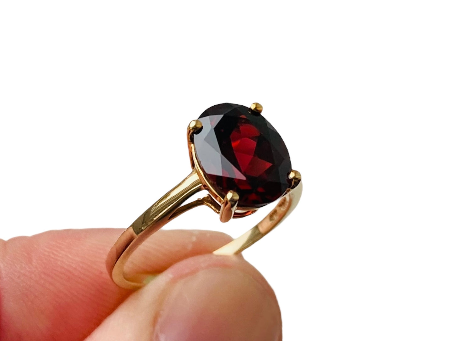 9ct Gold Garnet Ring