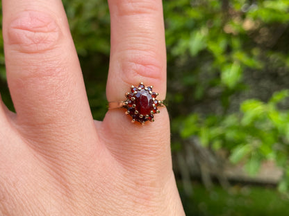 Vintage 9ct Gold Garnet Ring