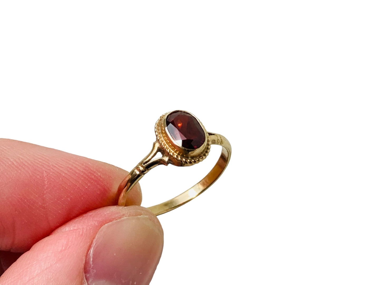 9ct Gold Garnet Ring