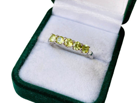 9ct Gold Peridot Ring