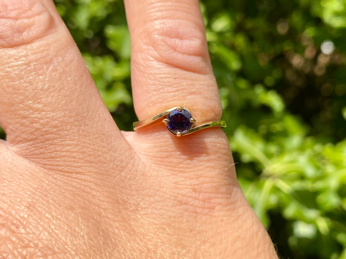 9ct Gold Iolite Ring