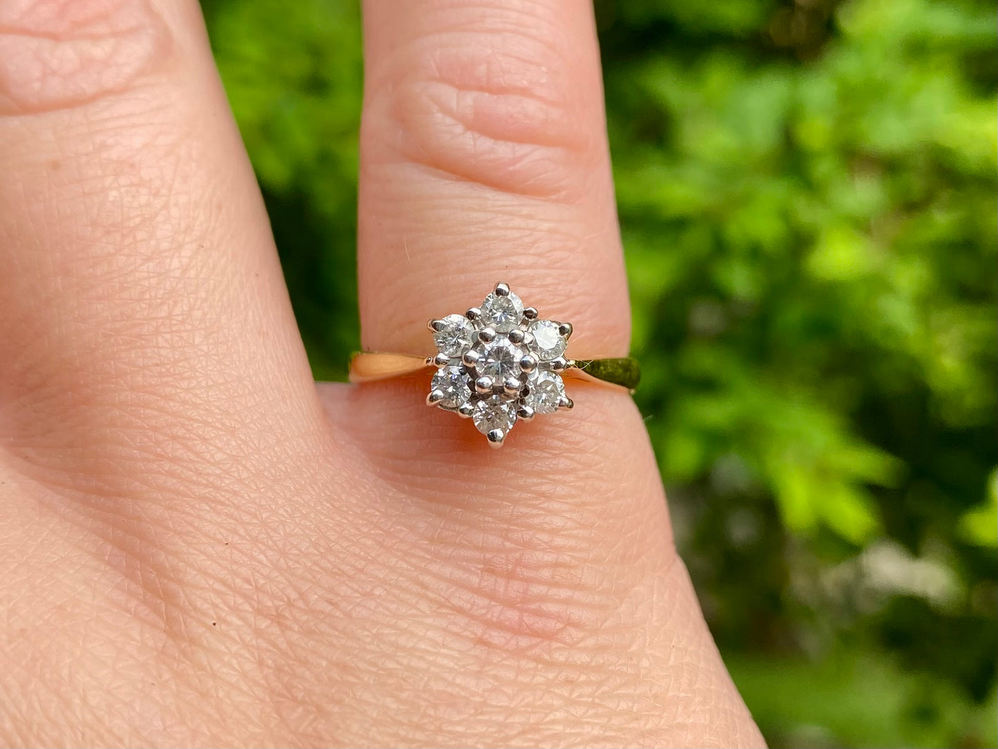 Vintage 18ct Gold 0.50ct Diamond Daisy Ring
