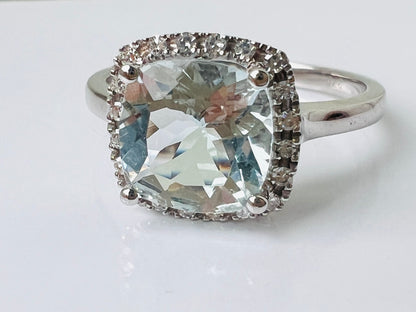 9ct Gold Aquamarine & Diamond Ring