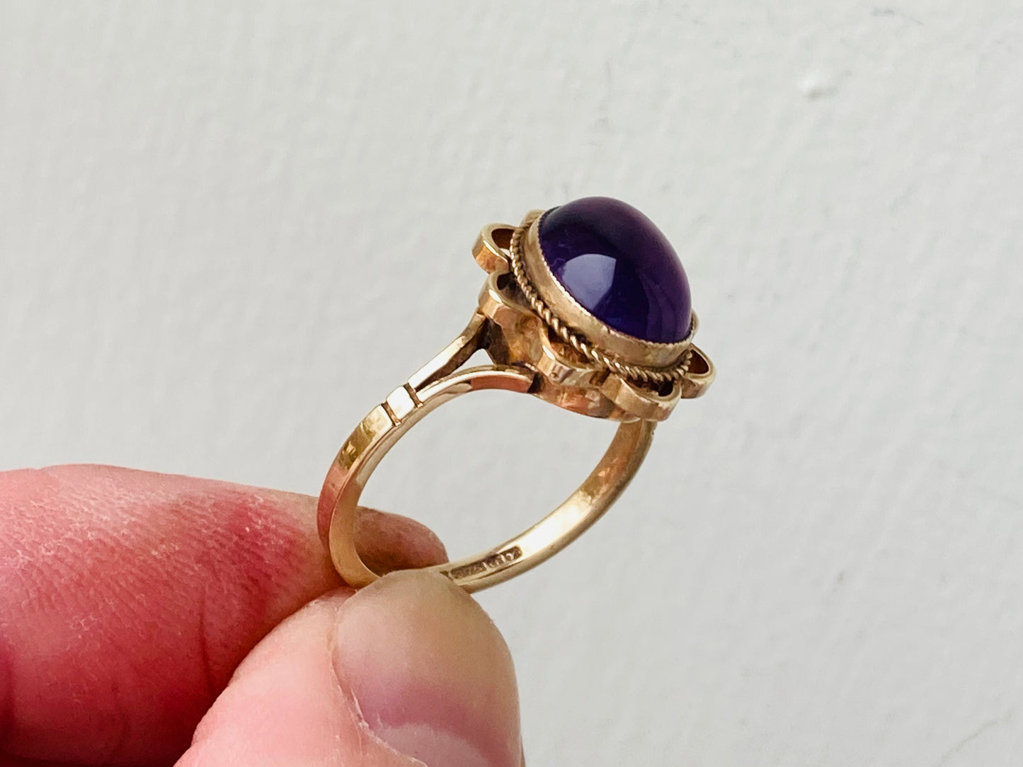 9ct Gold Amethyst Ring