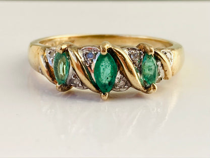 Vintage 9ct Gold Emerald & Diamond Ring