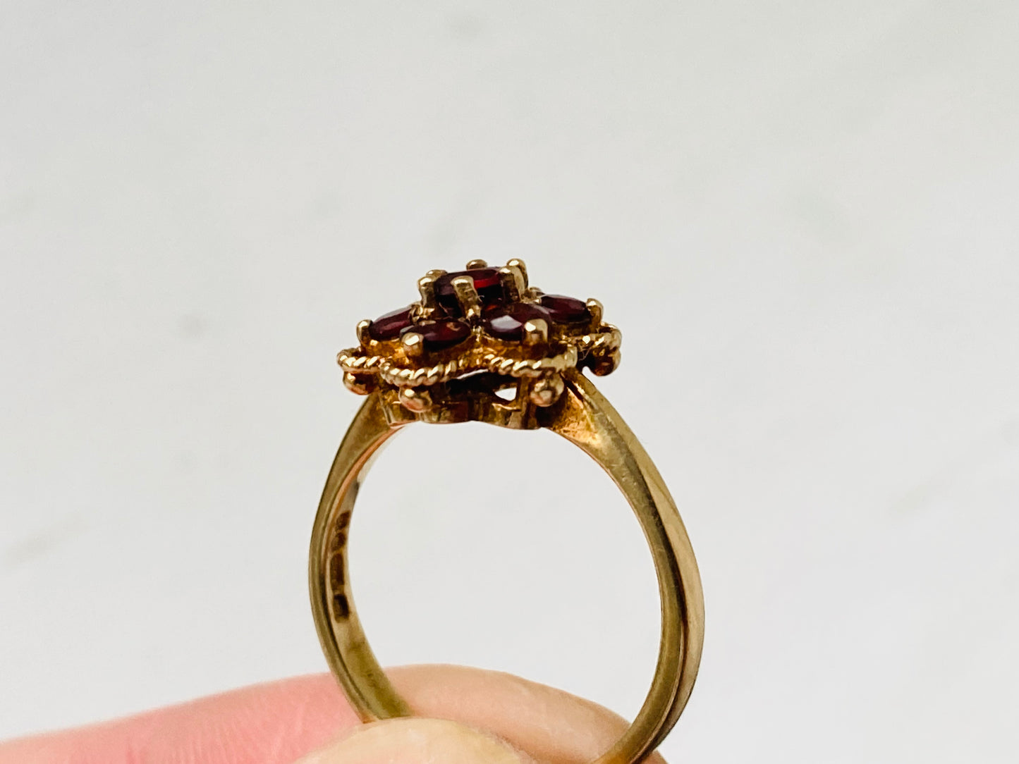 Vintage 9ct Gold Garnet Ring