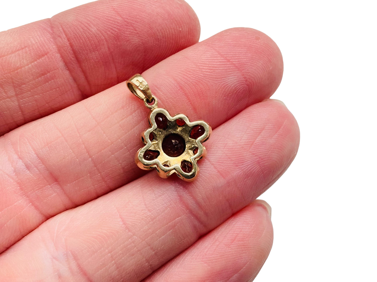 9ct Gold Garnet Pendant