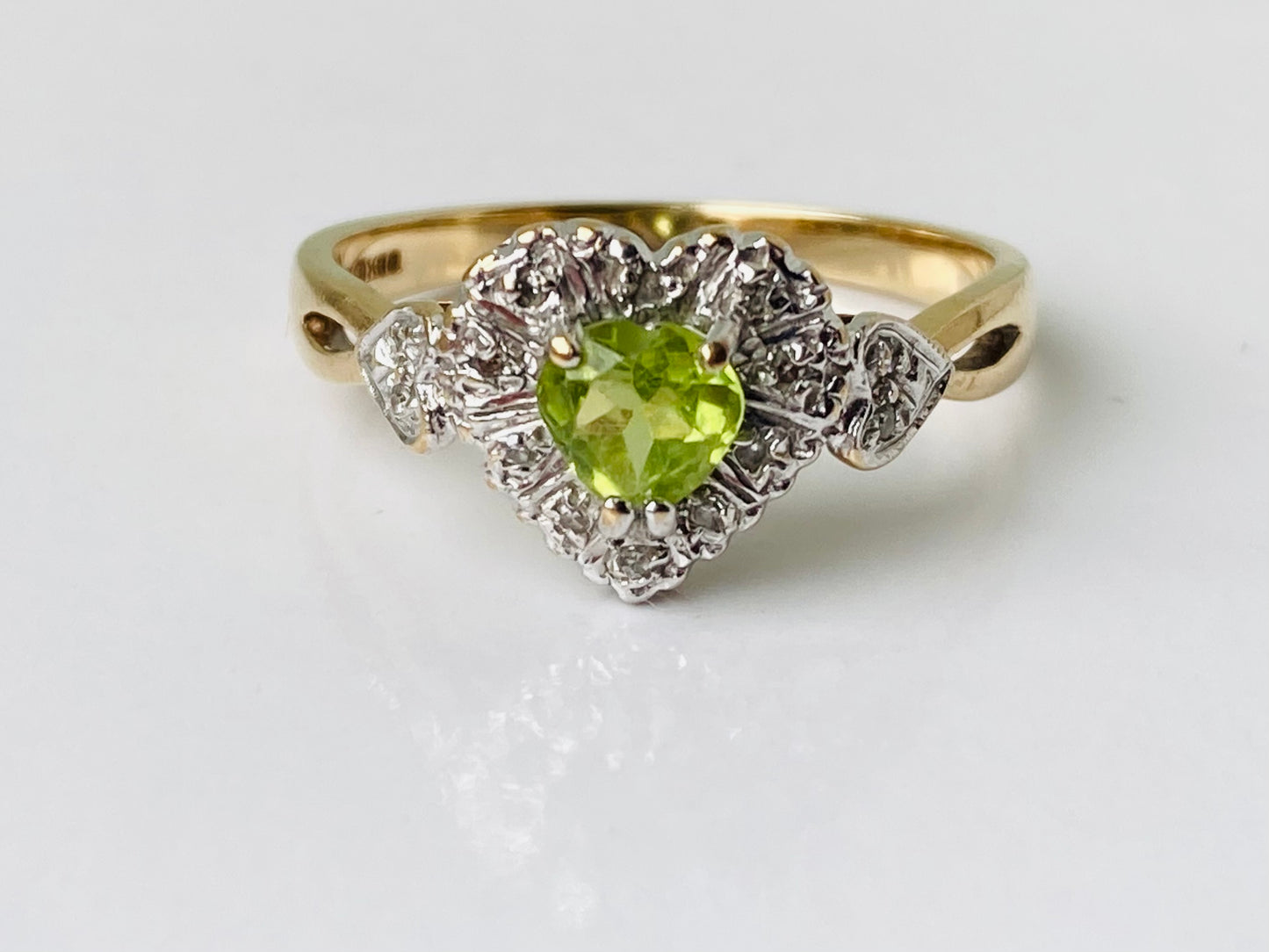 9ct Gold Peridot & Diamond Ring