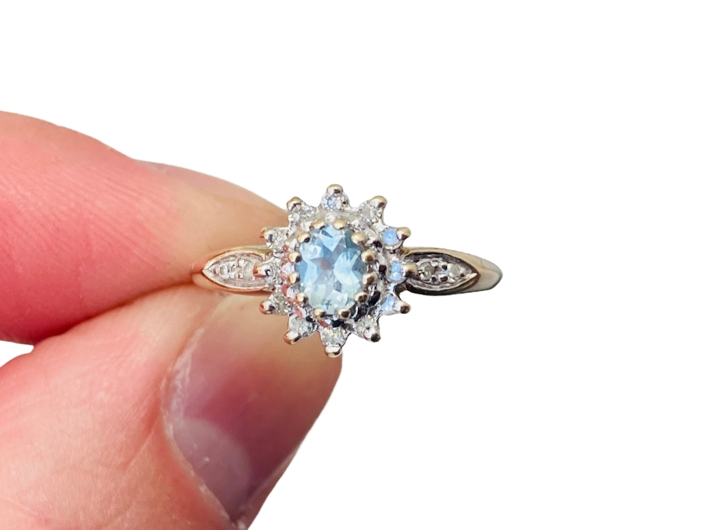 9ct Gold Aquamarine & Diamond Ring