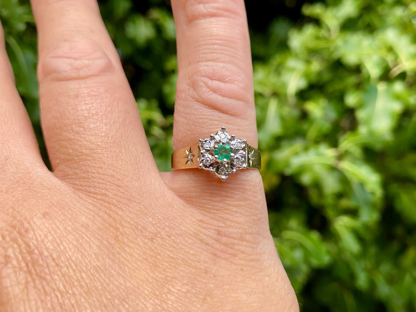 Vintage 9ct Gold Emerald & Diamond Ring