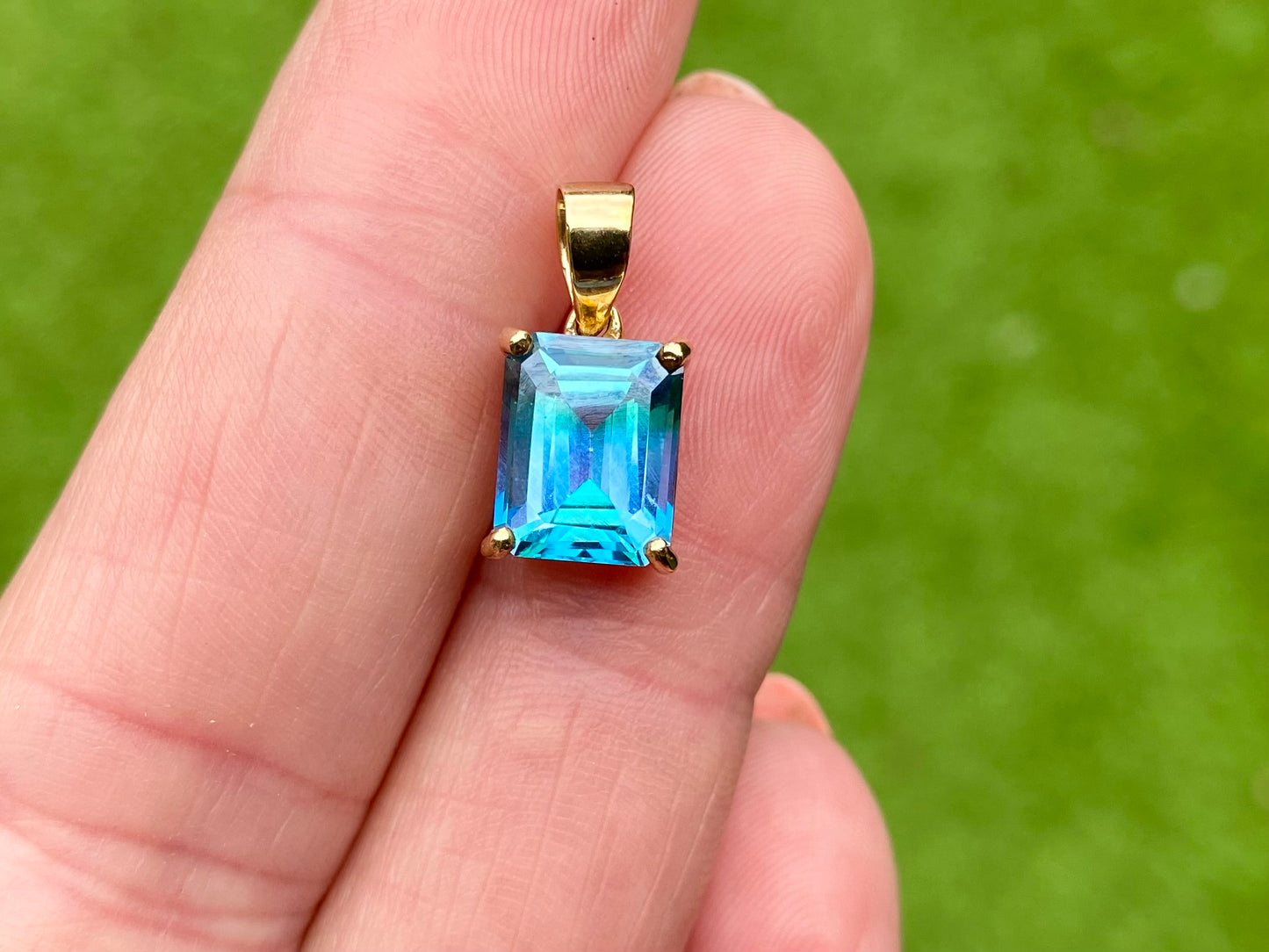 9ct Gold Topaz Pendant