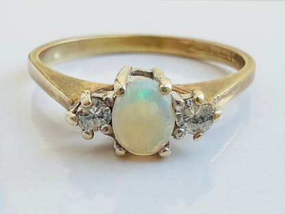 Vintage 9ct Gold Opal & Diamond Ring
