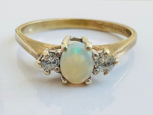 Vintage 9ct Gold Opal & Diamond Ring