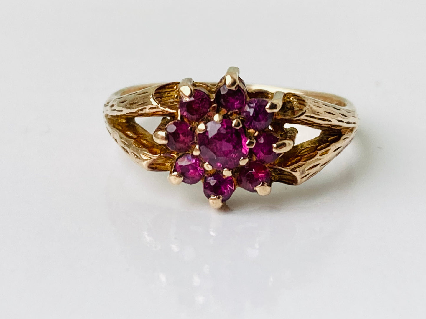 Vintage 9ct Gold Ruby Daisy Ring