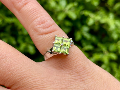 9ct Gold Peridot Ring