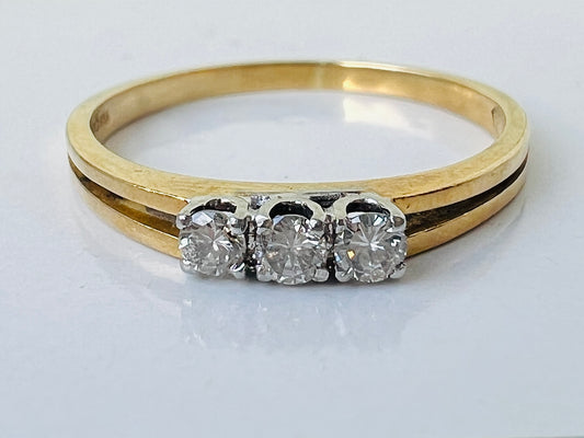 Vintage 18ct Gold Three-Stone Diamond Ring