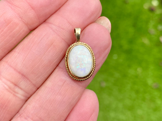 Vintage 9ct Gold Opal Pendant