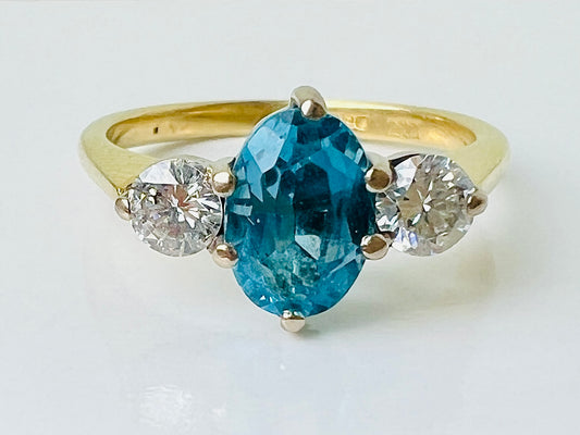 Vintage 18ct Gold Topaz & Diamond Ring