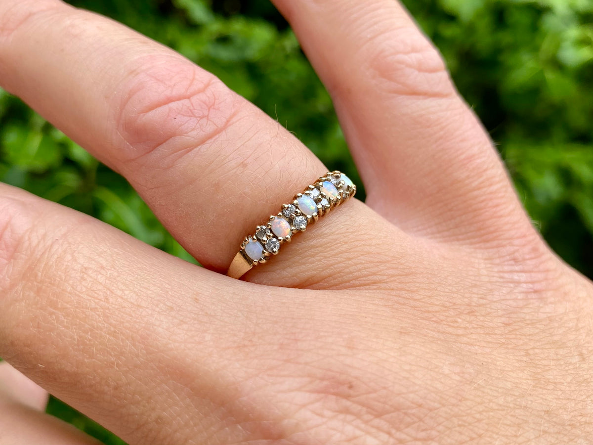 Vintage 9ct Gold Opal & Diamond Ring
