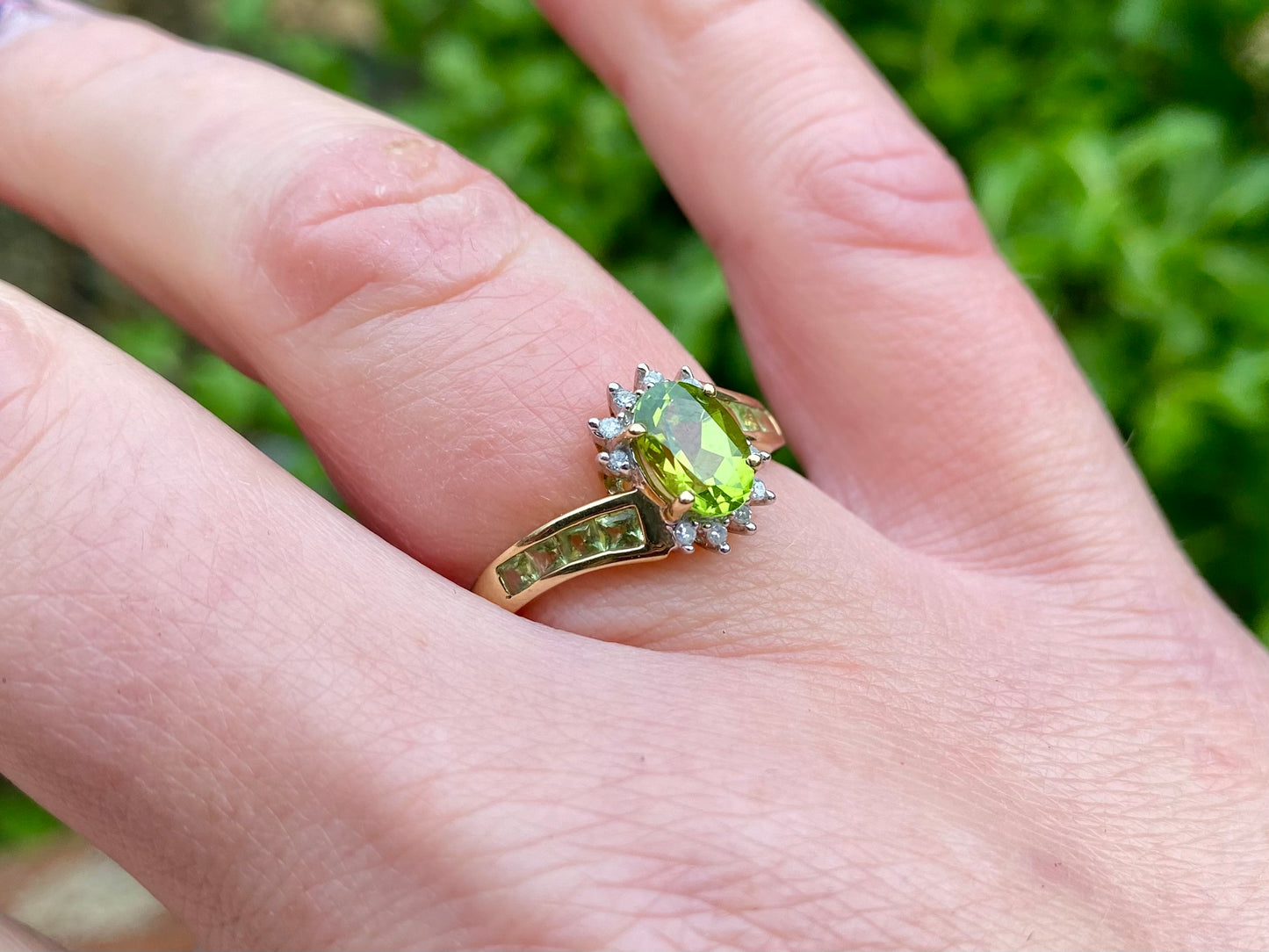 9ct Gold Peridot & Diamond Ring