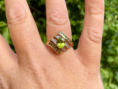 9ct Gold Peridot & Diamond Ring