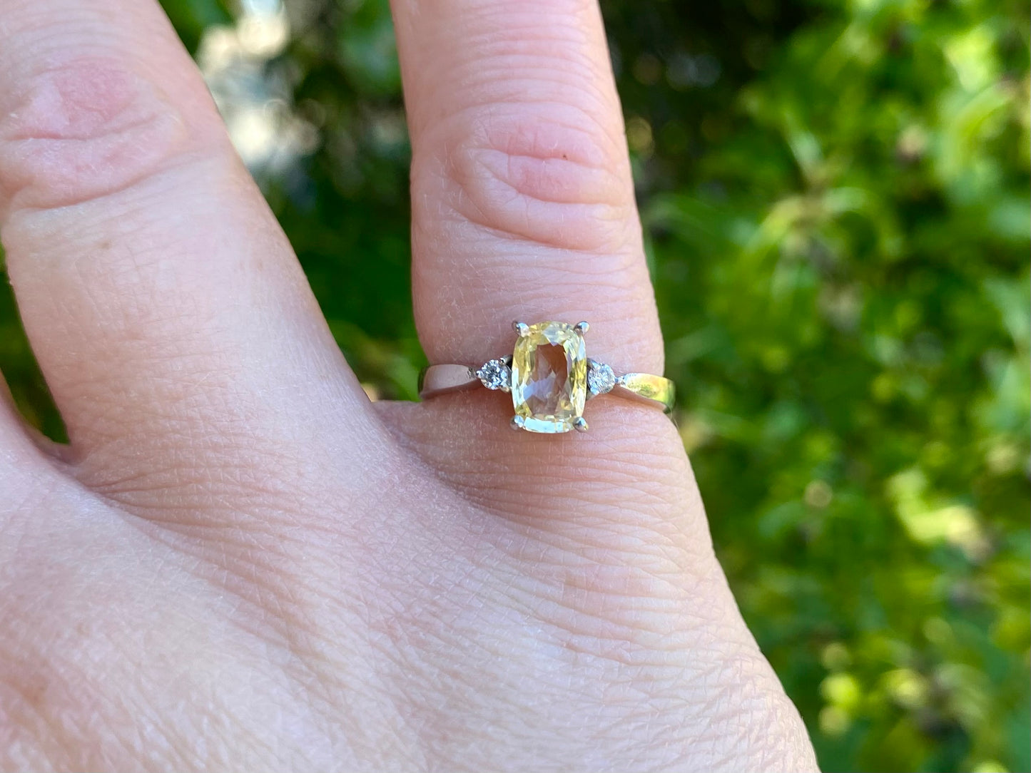 18ct Gold Yellow Sapphire & Diamond Ring