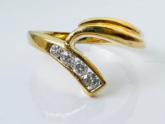 Vintage 18ct Gold Diamond Curve Ring