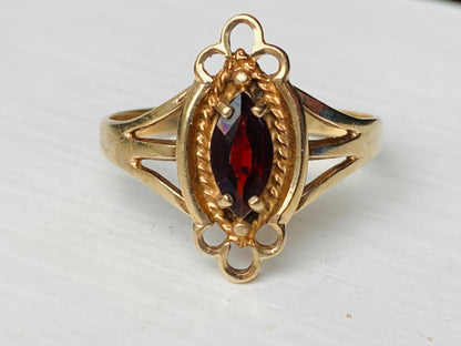 9ct Gold Garnet Ring